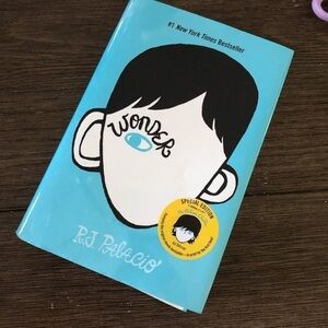 Wonder by: R.J. Palacio hardback book